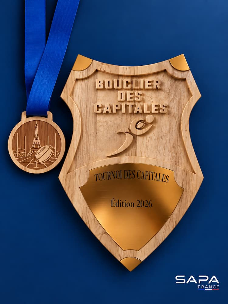 Bouclier des Capitales en bois gravé et sa médaille, réalisés par SAPA France